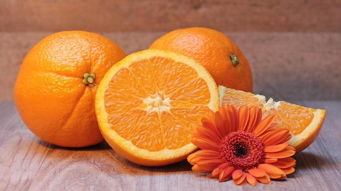 Fruta cítrica con vitamina C